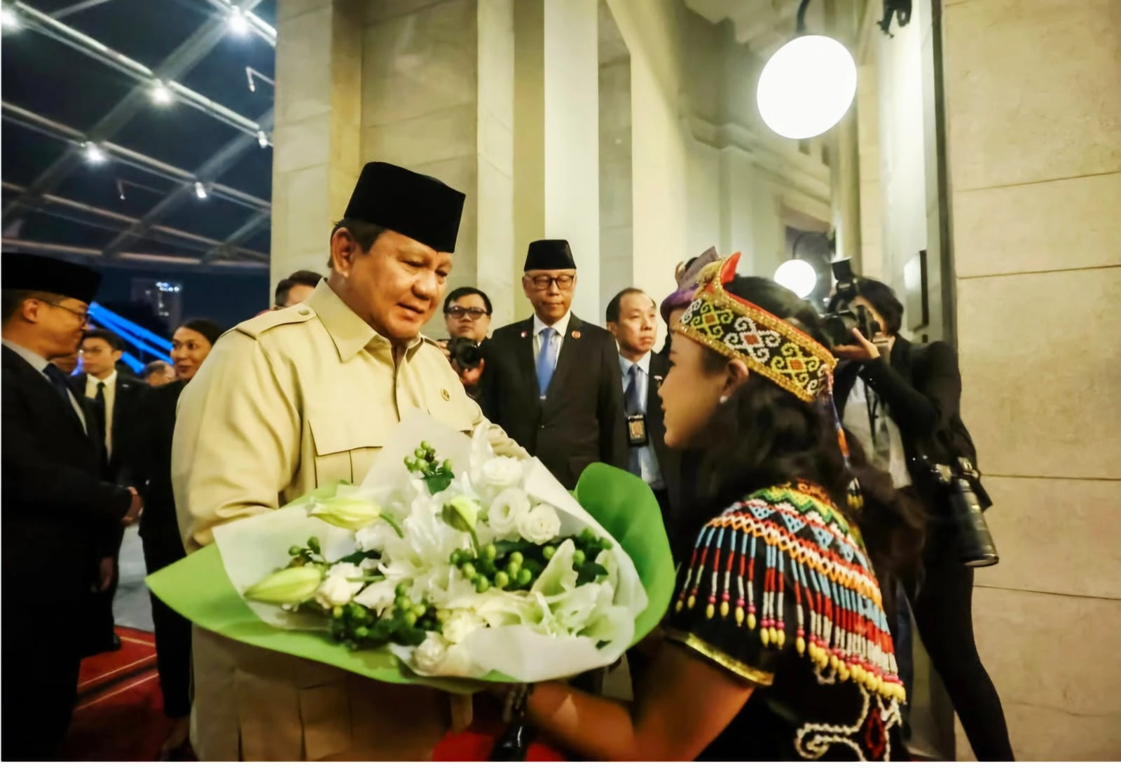Merah Putih di Negeri Singa: Murid SIS Ltd. Sambut Presiden Prabowo Subianto