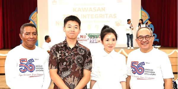 Jayden Raih Piagam Sahabat Inspiratif SIS