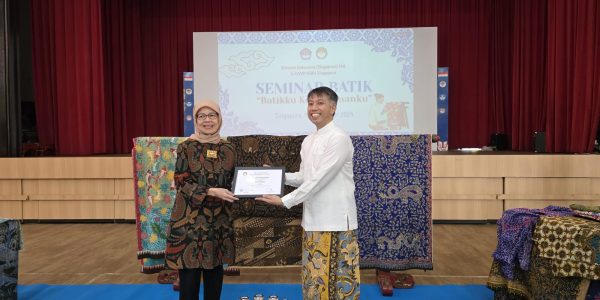 Seminar Batik “Batikku Kebanggaanku” di Sekolah Indonesia (Singapura) Ltd.